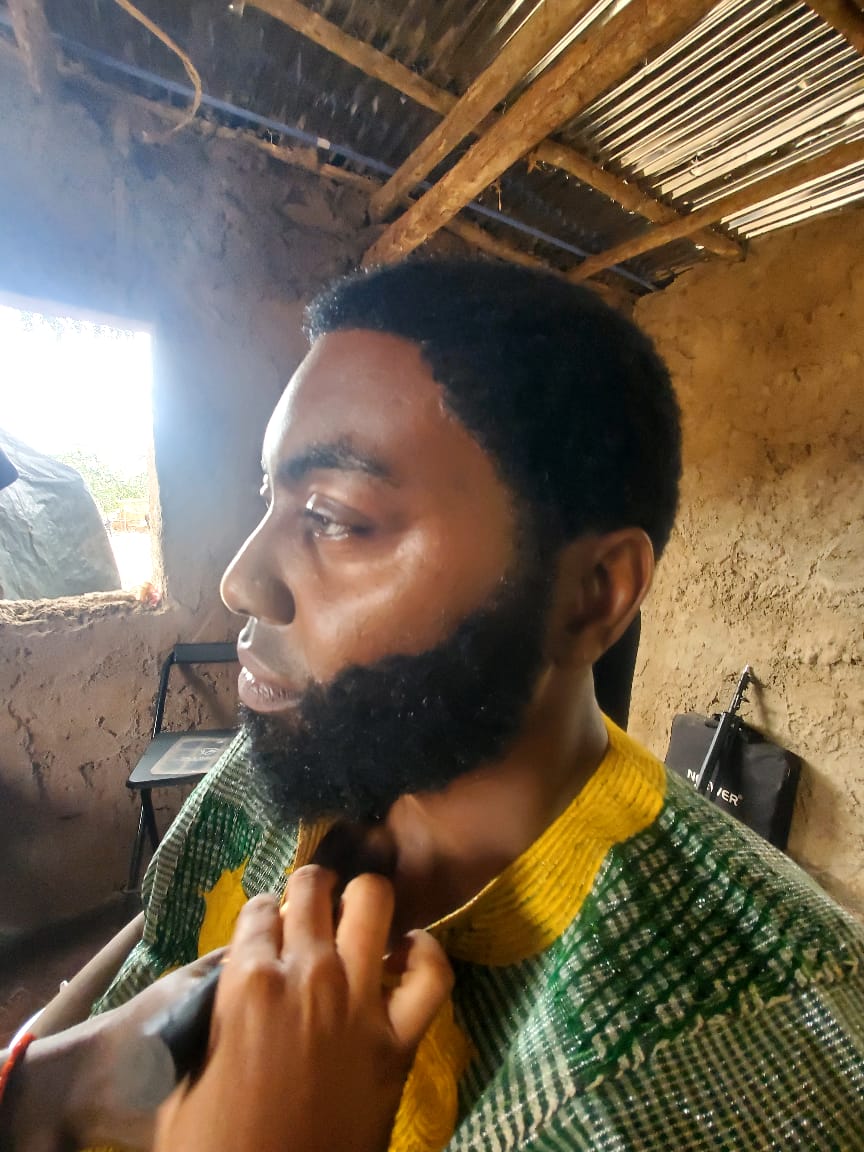 On-Set Beard Sculpting